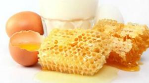 egg - honey mask for facial skin rejuvenation